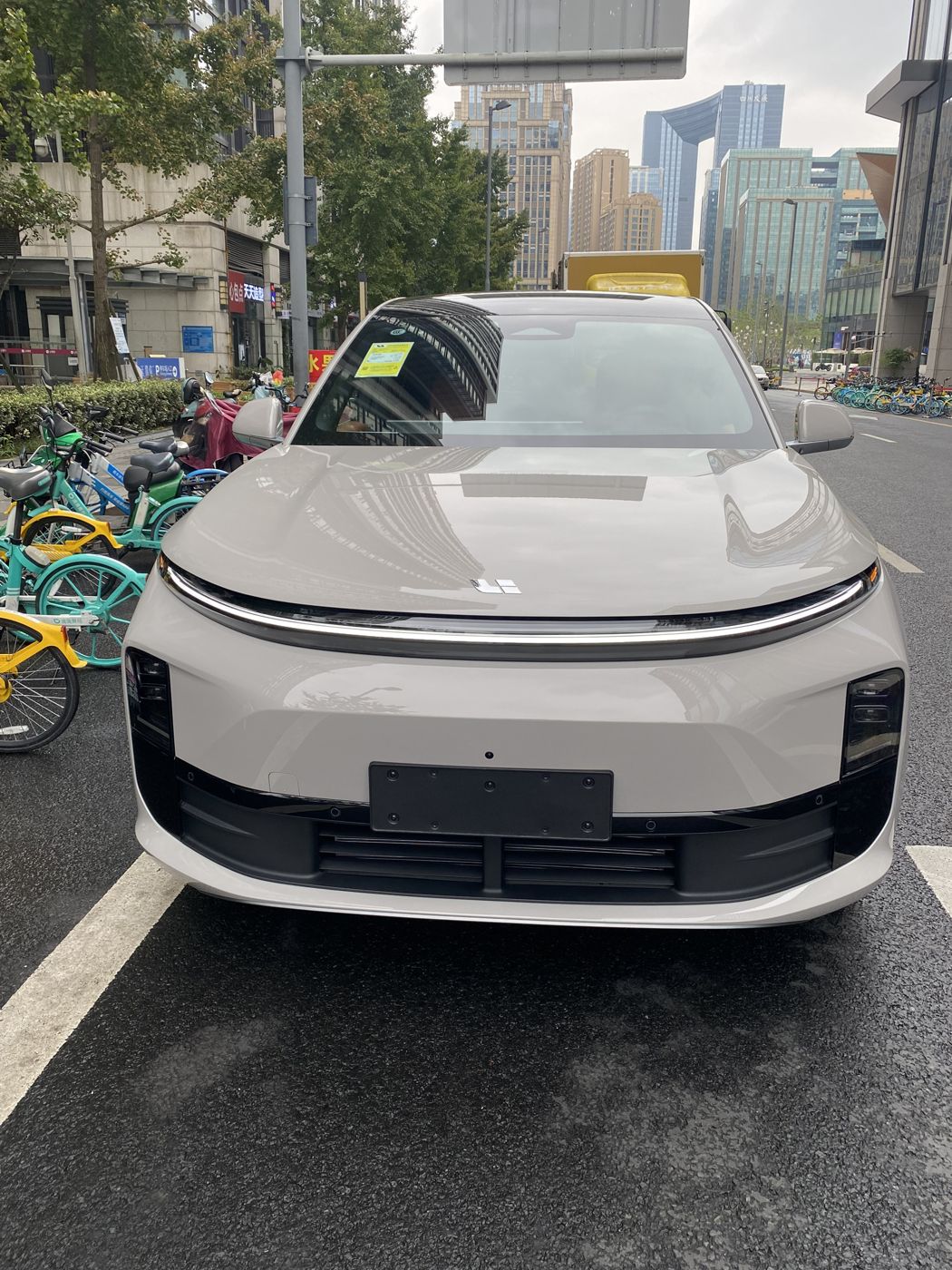 头号玩家娱乐平台 MEGA 高压纯电 MPV